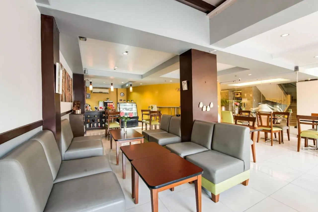 Festive Hotel Makati Paco 3*,